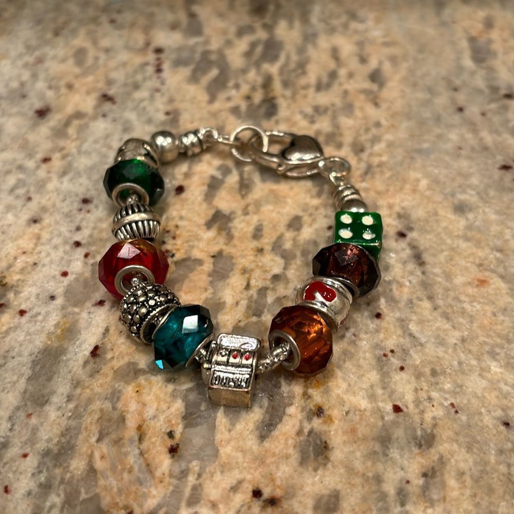 Vintage unbranded silver Vegas themed bracelet